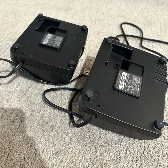 2 Makita DC18SD Chargers - Picture 4 of 7